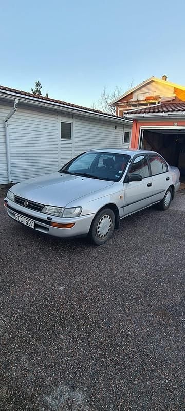 Begagnad 1993 Toyota Corolla Sedan | 24 000 kr - Bild 1/4