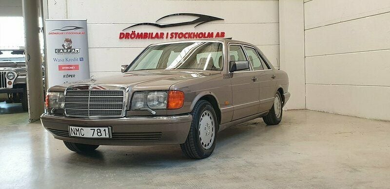 Ljusbrun Begagnad 1988 Mercedes 420 SE Sedan | 165 000 kr - Bild 1/4