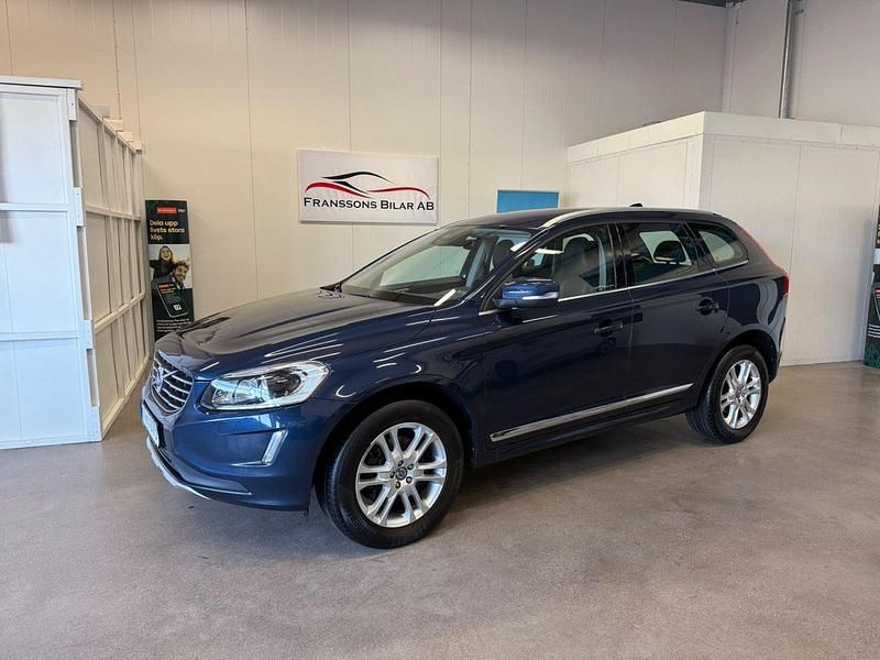 Blå Begagnad 2015 Volvo XC60 Summum SUV | 164 900 kr (Marknadspris) - Bild 1/4