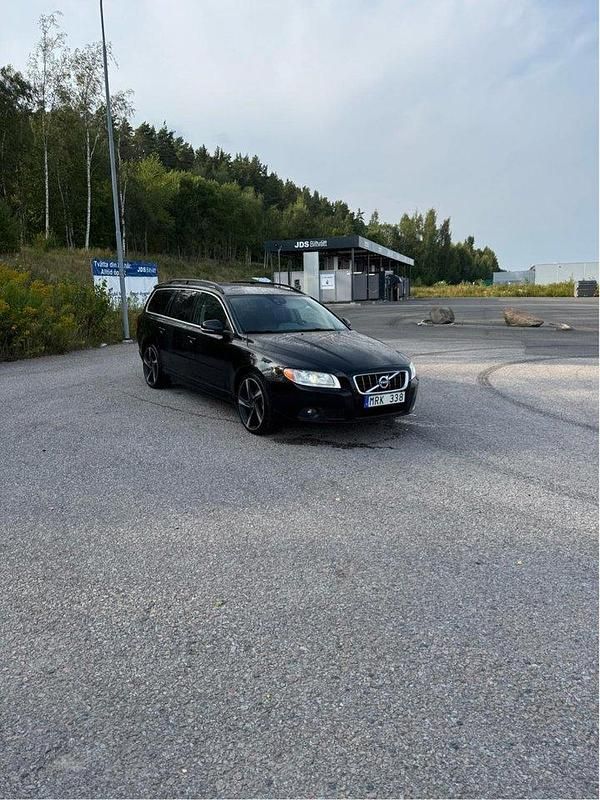 Svart Begagnad 2012 Volvo V70 Momentum Kombi | 60 000 kr (Bra pris) - Bild 1/4