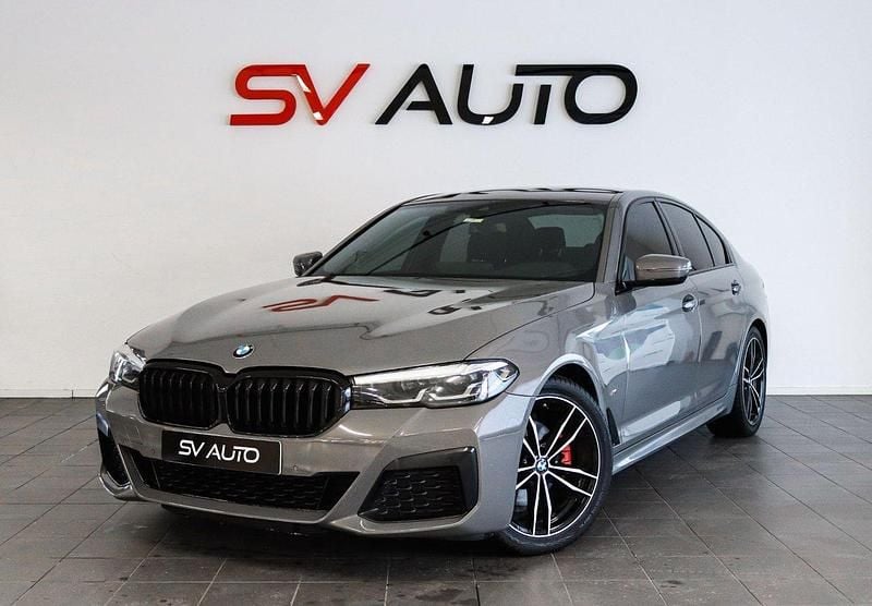 Grå Begagnad 2020 BMW 520 M Sport Sedan | 379 900 kr (Bra pris) - Bild 1/4