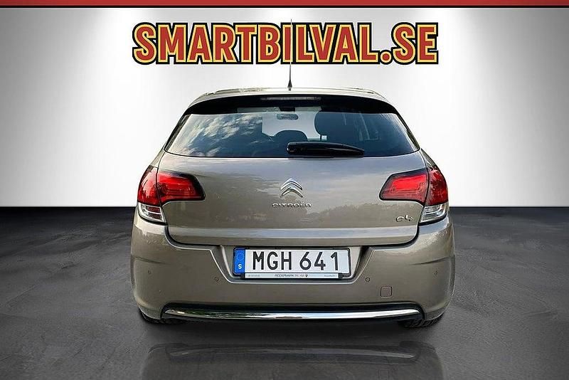 Begagnad Citroën C4 131 HK (96 kW) 2015 Gråmetallic Halvkombi