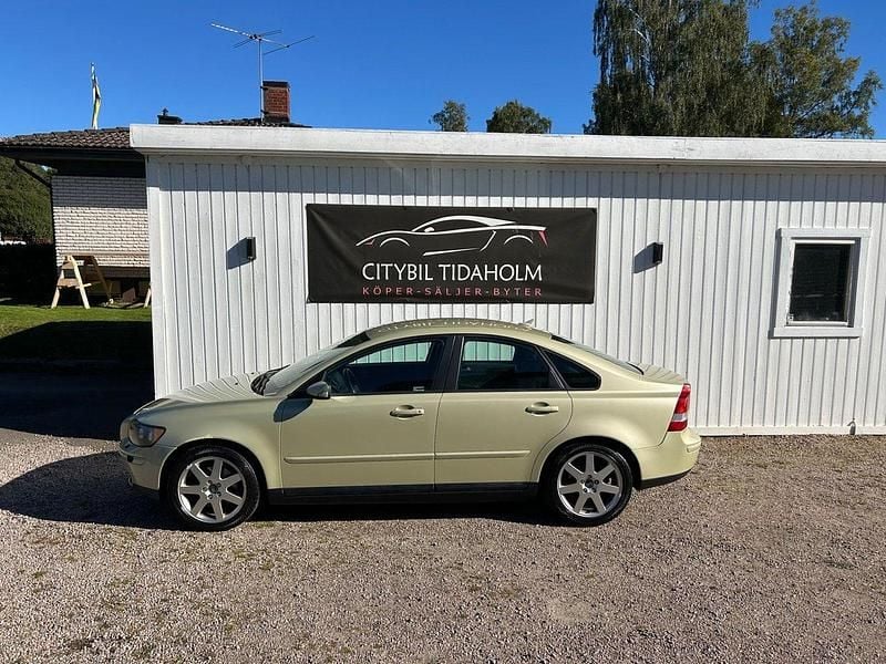 Ljusgrön Begagnad 2004 Volvo S40 Momentum Sedan | 24 500 kr (Marknadspris) - Bild 1/4