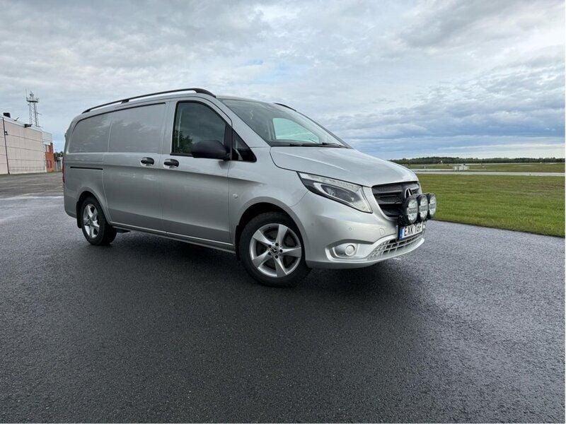 Silver Begagnad 2020 Mercedes Vito Minibuss | 357 000 kr (Bra pris) - Bild 1/4