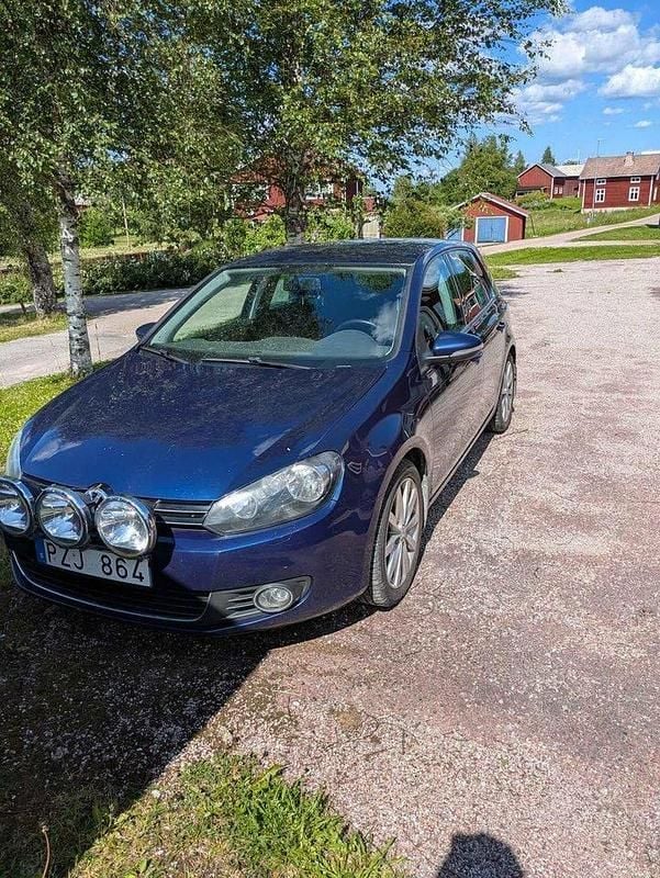Blå Begagnad 2012 VW Golf VII Halvkombi | 65 000 kr (Bra pris) - Bild 1/4