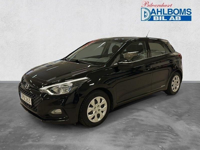 Svart Begagnad 2018 Hyundai i20 Comfort Halvkombi | 139 900 kr (Marknadspris) - Bild 1/4