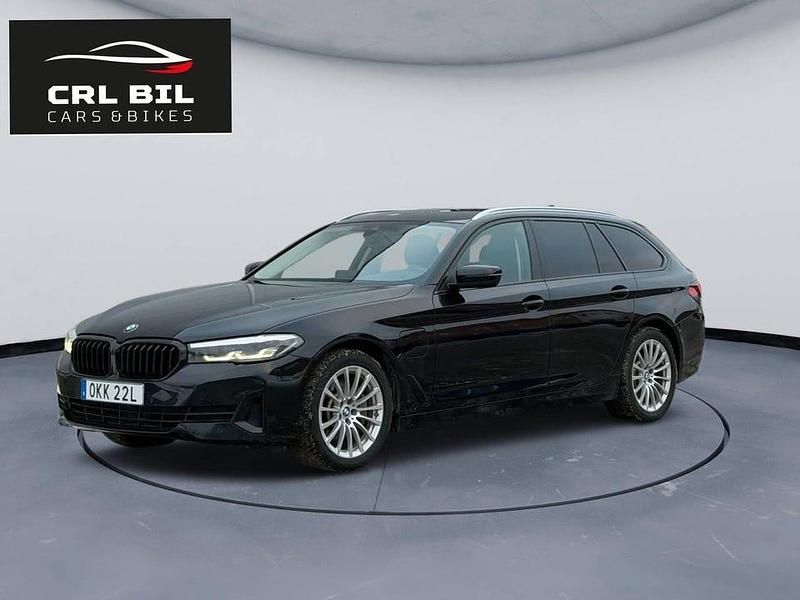 Svart Begagnad 2021 BMW 530 M Sport Kombi | 299 900 kr - Bild 1/4