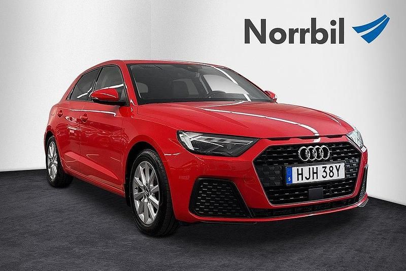 Röd Begagnad 2019 Audi A1 Sportback Proline Halvkombi | 204 900 kr (Marknadspris) - Bild 1/4