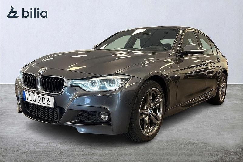 Grå Begagnad 2018 BMW 330 M Sport Sedan | 269 000 kr (Marknadspris) - Bild 1/4