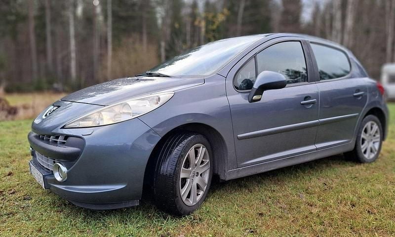 Grå Begagnad 2007 Peugeot 207 Sport Halvkombi | 17 000 kr (Superpris) - Bild 1/4