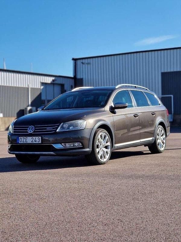Brun Begagnad 2013 VW Passat Alltrack Kombi | 74 900 kr (Marknadspris) - Bild 1/4