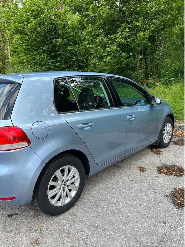Blå Begagnad 2010 VW Golf VI Kombi | 41 900 kr (Marknadspris) - Bild 1/4