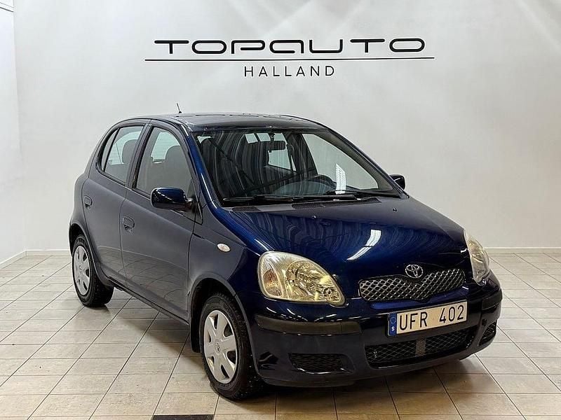 Blå Begagnad 2003 Toyota Yaris Halvkombi | 29 800 kr (Marknadspris) - Bild 1/4