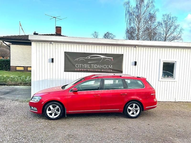 Röd Begagnad 2011 VW Passat Kombi | 42 500 kr (Bra pris) - Bild 1/4