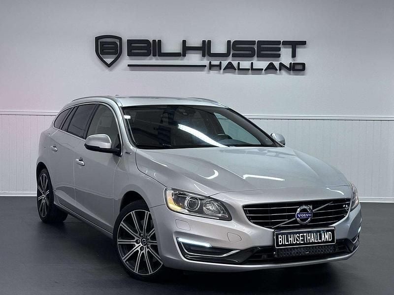 Begagnad 2015 Volvo V60 Summum Kombi | 169 900 kr (Lite dyr) - Bild 1/4