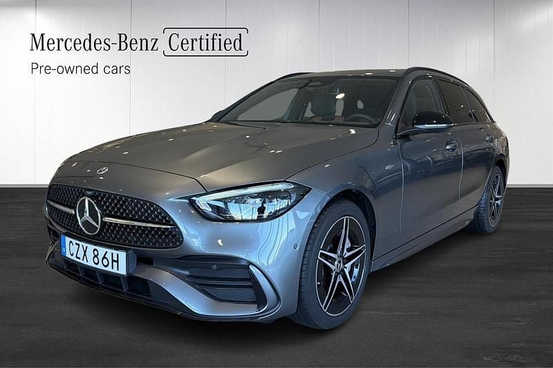Svart Begagnad 2025 Mercedes C300e AMG Kombi | 579 900 kr (Marknadspris) - Bild 1/4