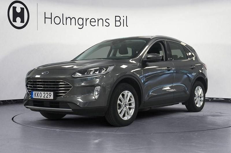 Grå Begagnad 2021 Ford Kuga Titanium SUV | 224 800 kr (Marknadspris) - Bild 1/4