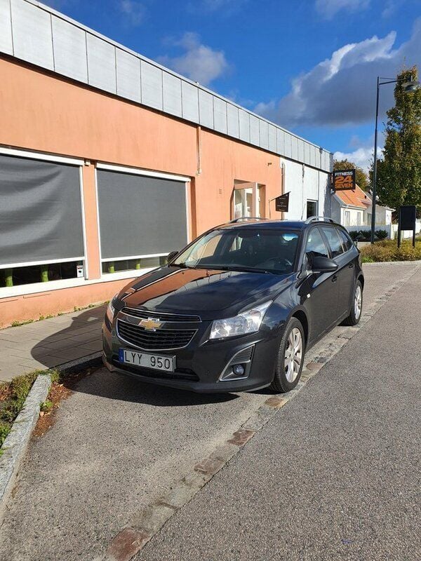 Svart Begagnad 2013 Chevrolet Cruze Kombi | 44 000 kr (Marknadspris) - Bild 1/4