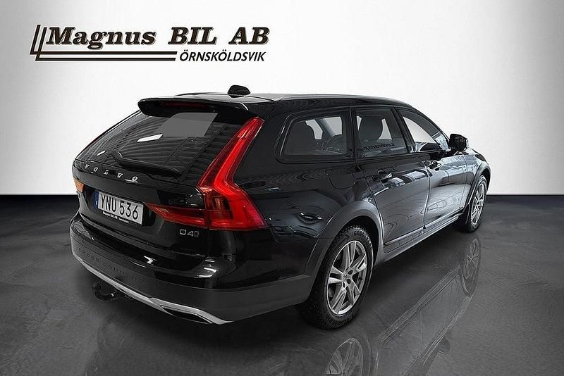 Begagnad Volvo V90 CC 190 HK (139 kW) 2018 Svart Kombi