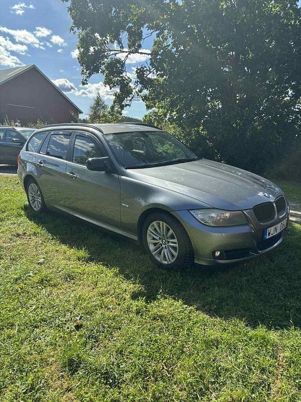 Grå Begagnad 2011 BMW 318 Kombi | 65 000 kr (Marknadspris) - Bild 1/2