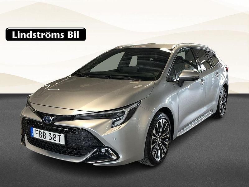 Silver Begagnad 2024 Toyota Corolla Style Kombi | 344 900 kr (Lite dyr) - Bild 1/3