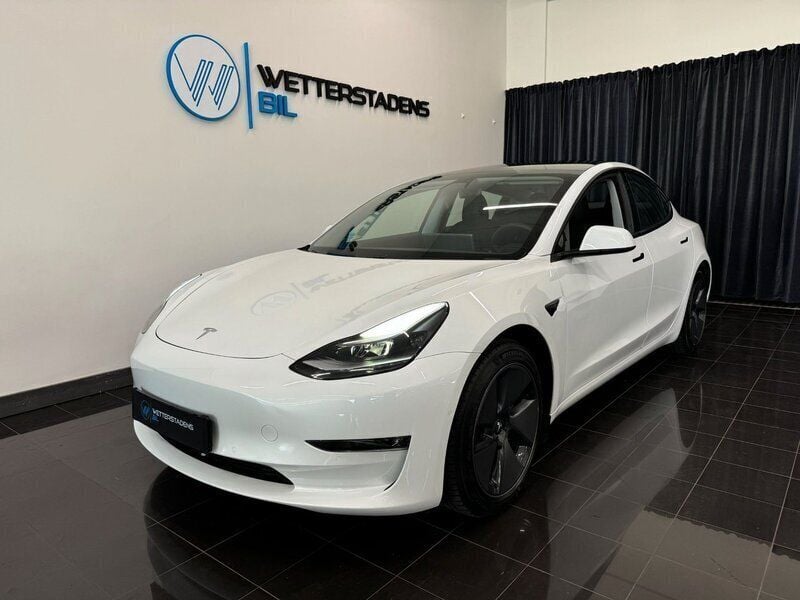 Vit Begagnad 2021 Tesla Model 3 Long Range Sedan | 309 700 kr (Bra pris) - Bild 1/4
