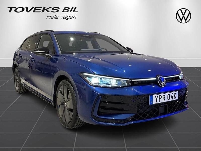 Blå Ny 2026 VW Passat Kombi | 509 900 kr (Superpris) - Bild 1/4