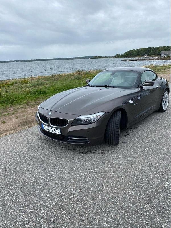 Brun Begagnad 2011 BMW Z4 Comfort Edition Cab | 220 000 kr (Superpris) - Bild 1/4