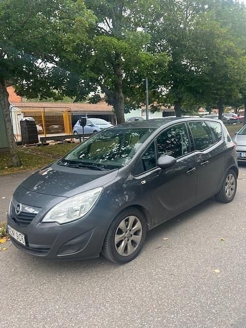 Grå Begagnad 2012 Opel Meriva Enjoy Minibuss | 25 000 kr (Superpris) - Bild 1/3