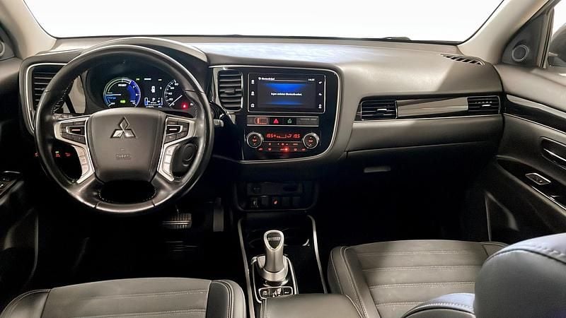 Begagnad Mitsubishi Outlander P-HEV Comfort Edition 2019 Vit SUV