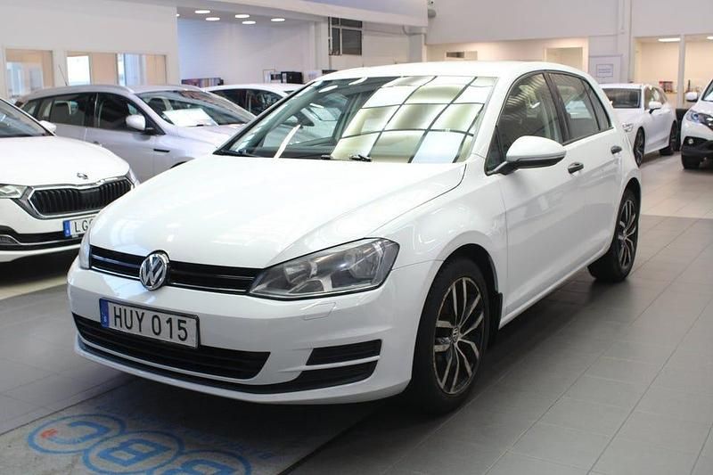 Vit Begagnad 2014 VW Golf VII Halvkombi | 79 900 kr (Bra pris) - Bild 1/4