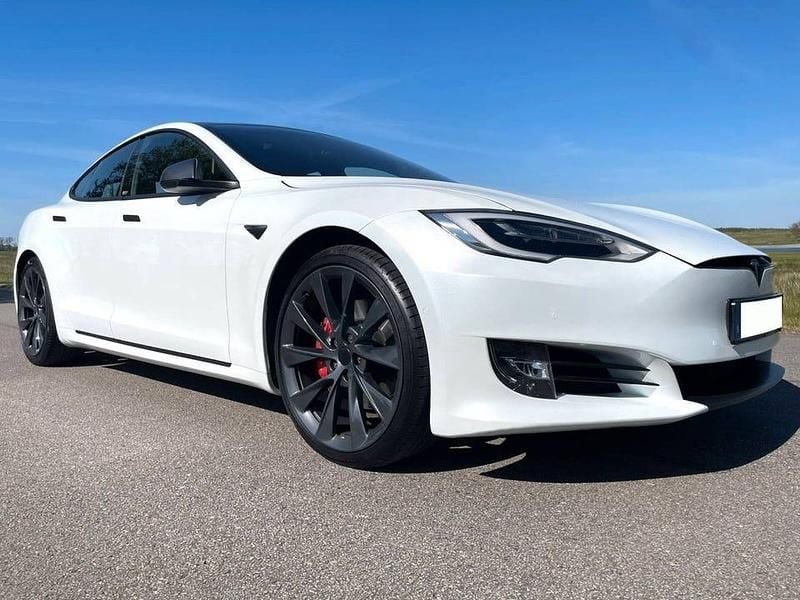 Begagnad Tesla Model S 599 kW (815 HK) 2019 Vit Halvkombi
