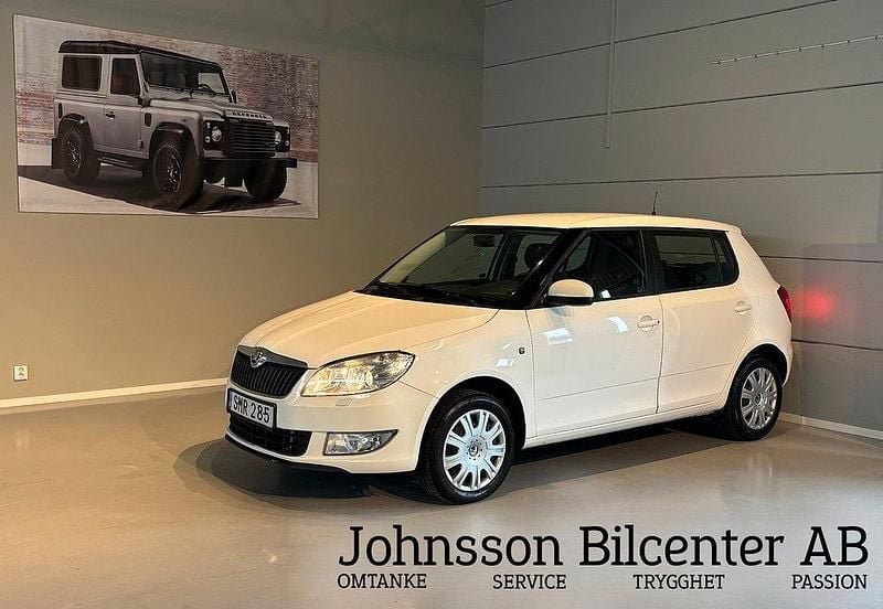 Vit Begagnad 2014 Skoda Fabia Ambiente Halvkombi | 84 900 kr (Bra pris) - Bild 1/4