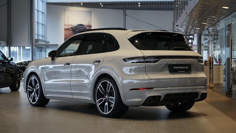 Begagnad Porsche Cayenne 2023 Grå SUV