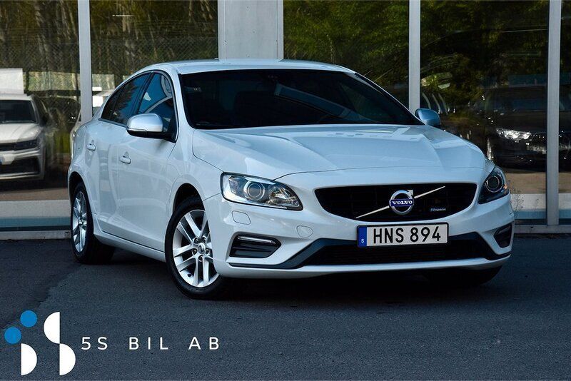 Vit Begagnad 2014 Volvo S60 R-Design Sedan | 179 900 kr (Lite dyr) - Bild 1/4