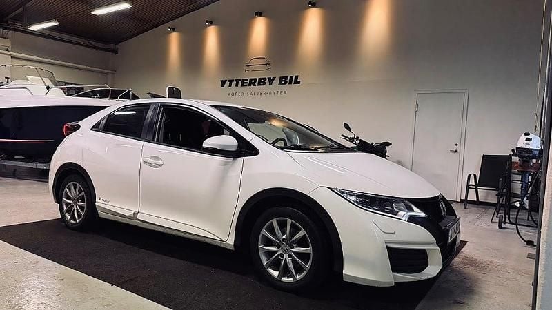Begagnad Honda Civic Comfort 99 HK (72 kW) 2015 Vit Halvkombi