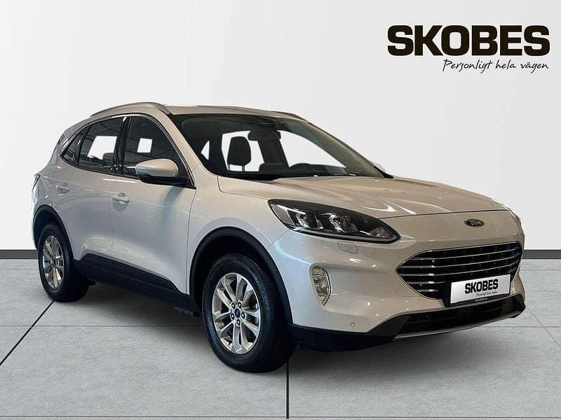 Vit Begagnad 2022 Ford Kuga Titanium SUV | 269 400 kr (Marknadspris) - Bild 1/3