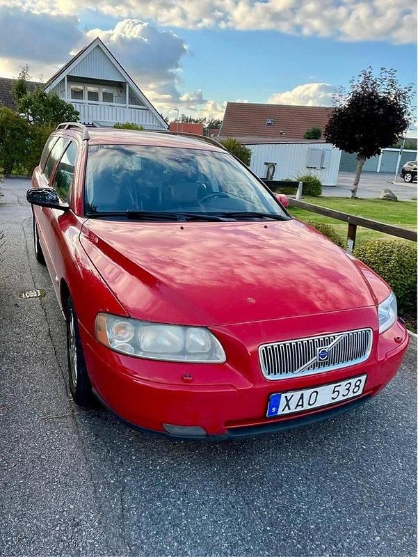 Röd Begagnad 2006 Volvo V70 Kombi | 22 000 kr (Bra pris) - Bild 1/4