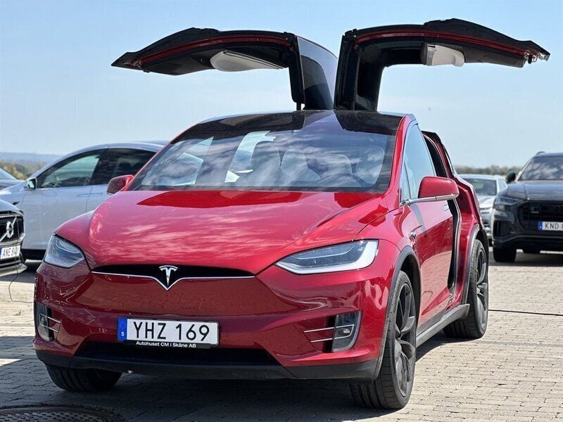 Röd Begagnad 2017 Tesla Model X SUV | 599 000 kr - Bild 1/4