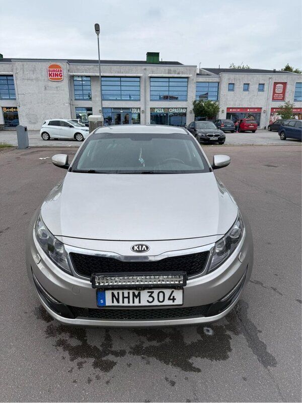 Grå Begagnad 2013 Kia Optima 3 Sedan | 84 700 kr (Lite dyr) - Bild 1/4