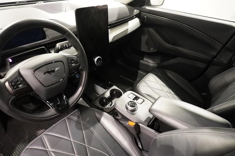 Begagnad Ford Mustang Mach-E Standard Range 221 kW (301 HK) 2022 Dark matter gr SUV