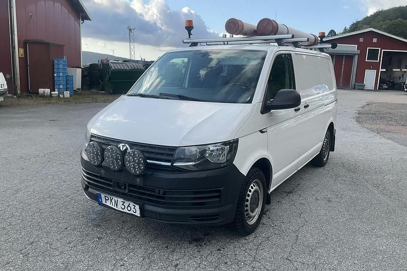 Vit Begagnad 2017 VW T6 Van | 149 000 kr (Bra pris) - Bild 1/4