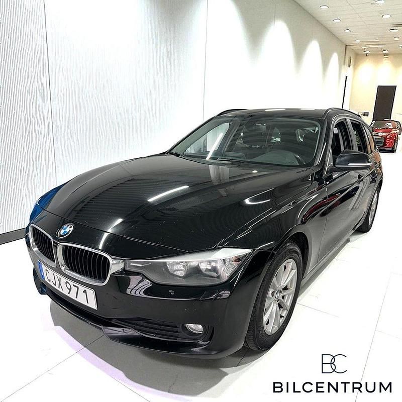 Svart Begagnad 2013 BMW 320 Sport Line Kombi | 94 900 kr (Marknadspris) - Bild 1/4