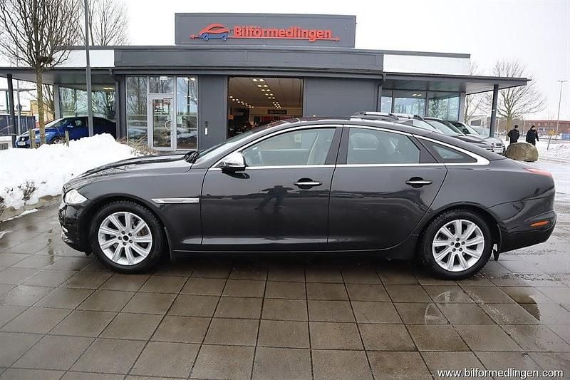Begagnad Jaguar XJ 275 HK (202 kW) 2015 Grå samma som bilen Sedan
