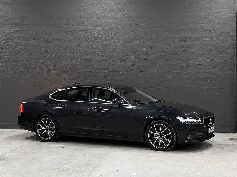 Grå metallic Begagnad 2017 Volvo S90 Pro Sedan | 169 900 kr (Bra pris) - Bild 1/4