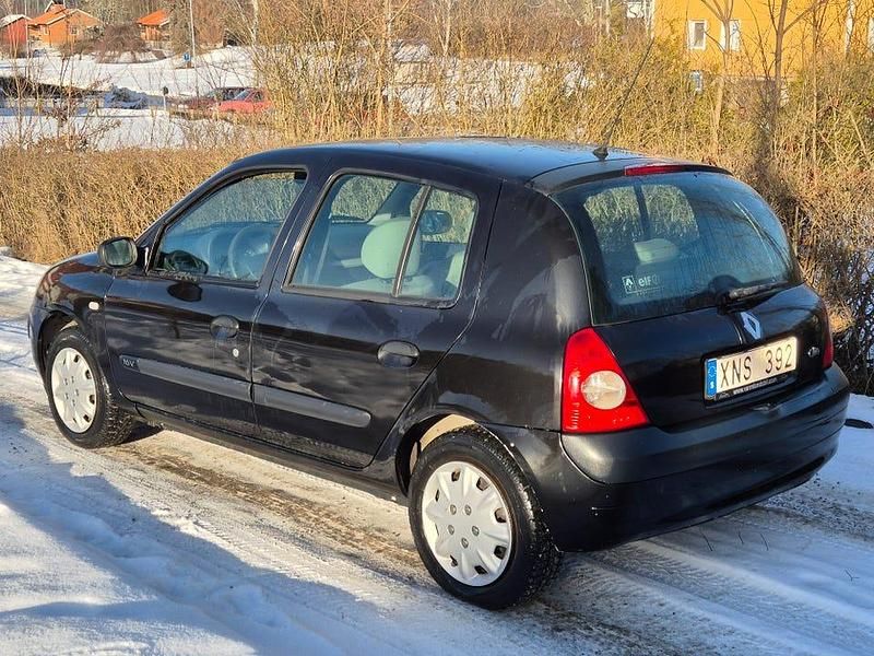 Begagnad Renault Clio R.S. 75 HK (55 kW) 2006 Halvkombi