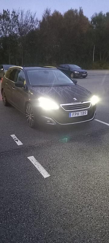 Begagnad Peugeot 308 SW Allure 120 HK (88 kW) 2015 Kombi