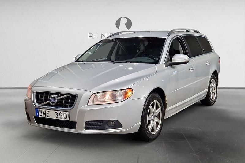 Ljusgrå Begagnad 2010 Volvo V70 Momentum Kombi | 69 900 kr (Bra pris) - Bild 1/3