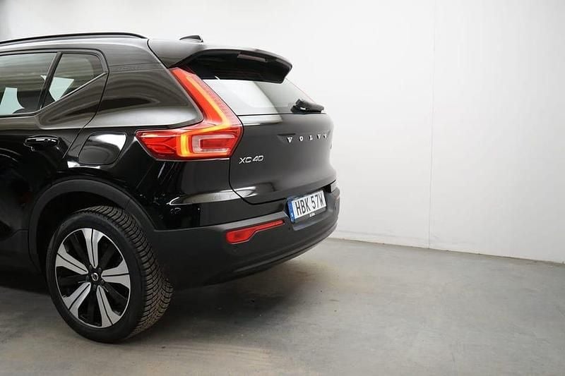Begagnad Volvo XC40 Core 185 kW (252 HK) 2022 Svart SUV