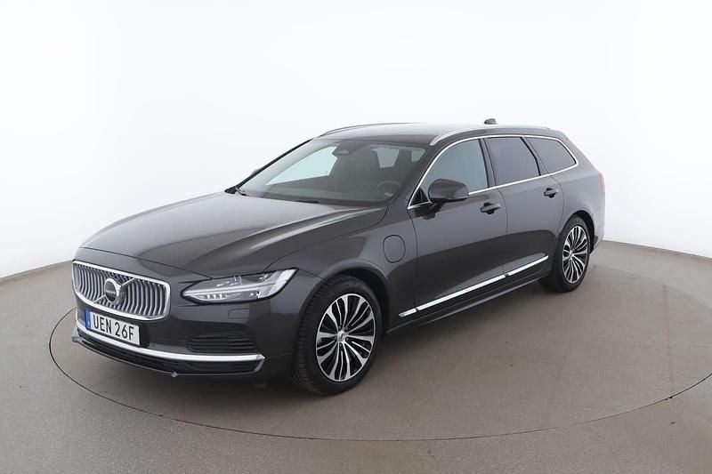 Grå Begagnad 2023 Volvo V90 Kombi | 455 000 kr (Marknadspris) - Bild 1/4